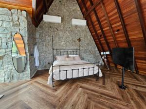 Giường trong phòng chung tại Cabana com piscina aquecida e banheira Domingos martins