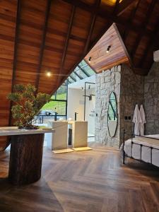 Nhà bếp/bếp nhỏ tại Cabana com piscina aquecida e banheira Domingos martins