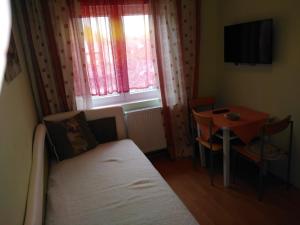 TV a/nebo společenská místnost v ubytování Apartmani Lucky