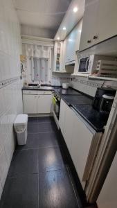 Kuchyň nebo kuchyňský kout v ubytování apartamento en Alcorcón
