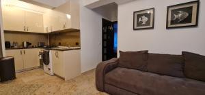 Kuchyň nebo kuchyňský kout v ubytování White Cozy Home