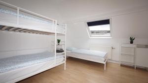 Ένα ή περισσότερα κρεβάτια σε δωμάτιο στο Breughel Apartments