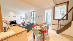 Χώρος καθιστικού στο Maison La Djoon,Vue Cité, centre ville Spa Jardin +16 φωτογραφίες