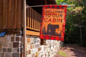 Fotografie z fotogalerie ubytování Cozy Log Cabin in Jim Thorpe v destinaci Jim Thorpe