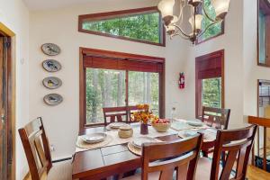 Gallery image of Tranquil Trails Cottage in Tobyhanna +34 photos