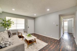 Galería fotográfica de Pet-Friendly Sachse Home Large Fenced Yard en Sachse