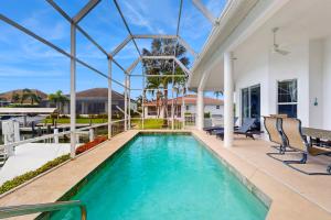 Bassein majutusasutuses All Tide Up või selle lähedal