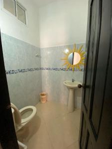 Ένα μπάνιο στο Habitacion Pauvemar en Coveñas