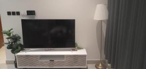 a flat screen tv sitting on top of a tv stand at غرفة نوم ماستر كبيرة قريبة من المطار in Riyadh