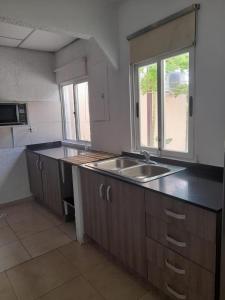 Kuchyň nebo kuchyňský kout v ubytování Casa deluxe coronado