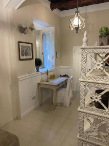 a bathroom with a table in a room with a window at Le Rose Inn in Vallo della Lucania +6 photos