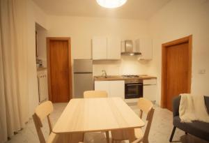 Kuchyň nebo kuchyňský kout v ubytování ilrifugiosalerno + 26 fotografií