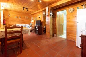 a living room with a table and a television at Alto Da Serra 2 in Alvares