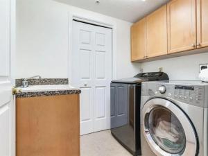 Η κουζίνα ή μικρή κουζίνα στο Spacious Three-Bedroom Condo with Gulf Views +21 φωτογραφίες