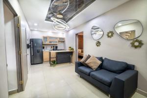 Η κουζίνα ή μικρή κουζίνα στο 5 bedroom, with Arcade machine and foosball, 1 block from Lleras park P3
