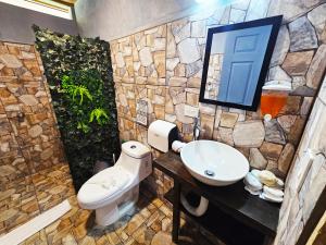 Ένα μπάνιο στο Famillies Getaway - 3Bed & 2Bath in Arenal Volcano +30 φωτογραφίες