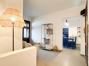 a living room with a couch and a table at Casa Maristé in Favignana