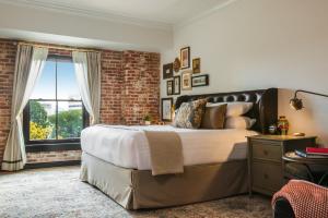 Gallery image of The Charmant Hotel in La Crosse