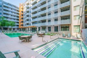 Πισίνα στο ή κοντά στο Stunning 2BD - Central DT- Gym, Pool, Parking Sleep8