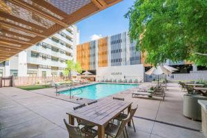 Πισίνα στο ή κοντά στο Stunning 2BD - Central DT- Gym, Pool, Parking Sleep8