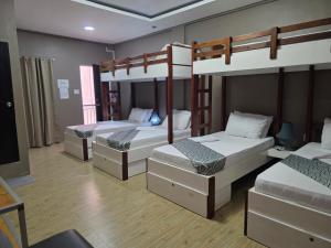 Кровать или кровати в номере Yas Villa - Stay, Play & Enjoy. Bagac, Bataan +29 фотографий