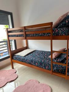 Μία ή περισσότερες κουκέτες σε δωμάτιο στο Appartement calme