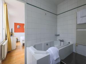 a white bathroom with a tub in a room at House with garden 4BR 10P near Paris in Le Kremlin-Bicêtre +19 photos