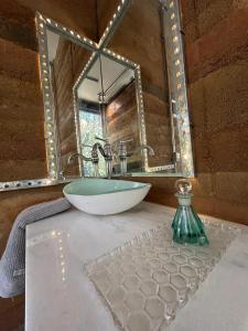 a bathroom with a sink and a mirror at Casa Aquário in Petrópolis