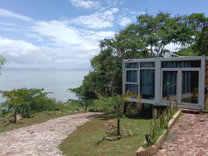 a house on a hill with the ocean in the background at Abitare lodge Mezcala #2 in Isla de Mezcala