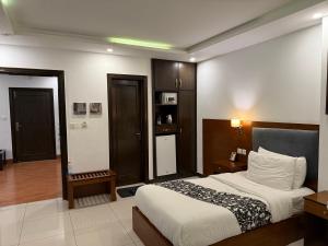 拉瓦尔品第The Viewmont - 2 Bedroom Serviced Apartment with a beautiful view的相册照片