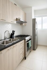 Η κουζίνα ή μικρή κουζίνα στο Orilla Azul - Apto Playa