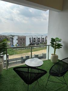 Balkón nebo terasa v ubytování Cozy 2BR Near Banex Plaza Fast WiFi