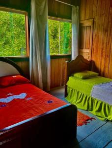 a bedroom with two beds and a window at Recanto Paraiso Tropical- Praia Ajuruteua in Bragança