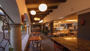 a restaurant with tables and chairs and a bar at Holiday Inn Orizaba by IHG in Orizaba