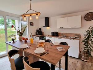 Η κουζίνα ή μικρή κουζίνα στο Gîte rénové avec Wi-Fi, jardin et animaux acceptés à La Versanne - FR-1-496-369 +14 φωτογραφίες