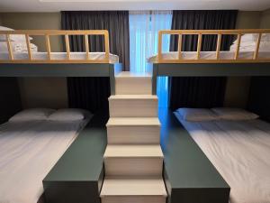 Postel nebo postele na pokoji v ubytování Felix by STX Hotel & Suite