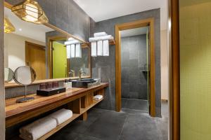 Ένα μπάνιο στο Days Hotel by Wyndham Chengdu Renmin South Road +35 φωτογραφίες