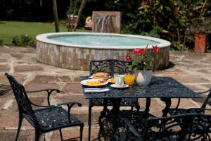 a table with a plate of food on it next to a fountain at Glamping estilo Hobbit in Curití +20 photos