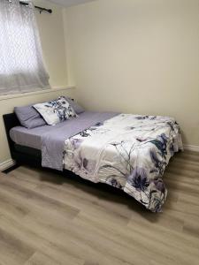 Ένα ή περισσότερα κρεβάτια σε δωμάτιο στο Joyful Home Regina +28 φωτογραφίες