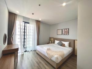 Ένα ή περισσότερα κρεβάτια σε δωμάτιο στο 2BR - Marina Suites Luxury Apt - Sea, Mountain View
