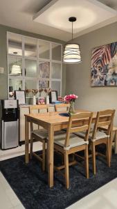 a dining room with a wooden table and chairs at Cozy Home Deca Clark in Angeles +37 photos