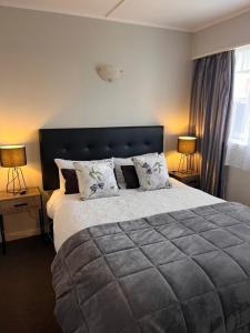 Ένα ή περισσότερα κρεβάτια σε δωμάτιο στο Aorangi Motel