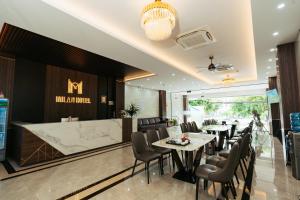 Χώρος καθιστικού στο Milan Hotel Ninh Bình