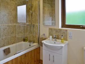 Bilik mandi di Hawthorn Lodge +4 gambar