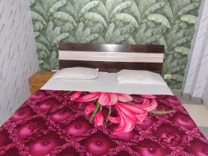 Postel nebo postele na pokoji v ubytování IMBUE Rooms