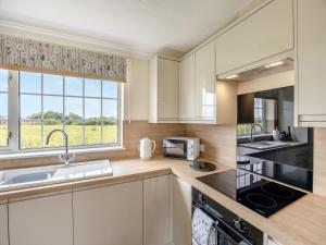 Dapur atau dapur kecil di Cherry - Uk47374 +6 gambar