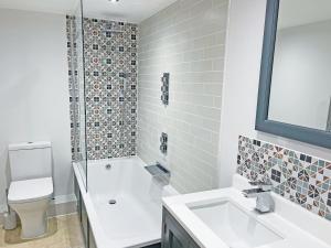 Phòng tắm tại Headlands Hideaway