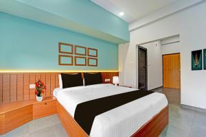 Voodi või voodid majutusasutuse Super Hotel O KSRTC Bus Terminal Venjarammoodu Formerly Downtown toas