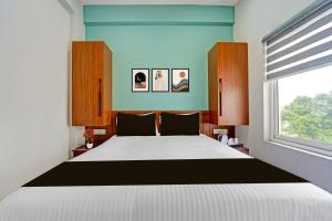 Voodi või voodid majutusasutuse Super Hotel O KSRTC Bus Terminal Venjarammoodu Formerly Downtown toas