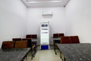 SurūrnagarSuper Collection O L.B Nagar Metro Station Formerly D N Groups的相册照片